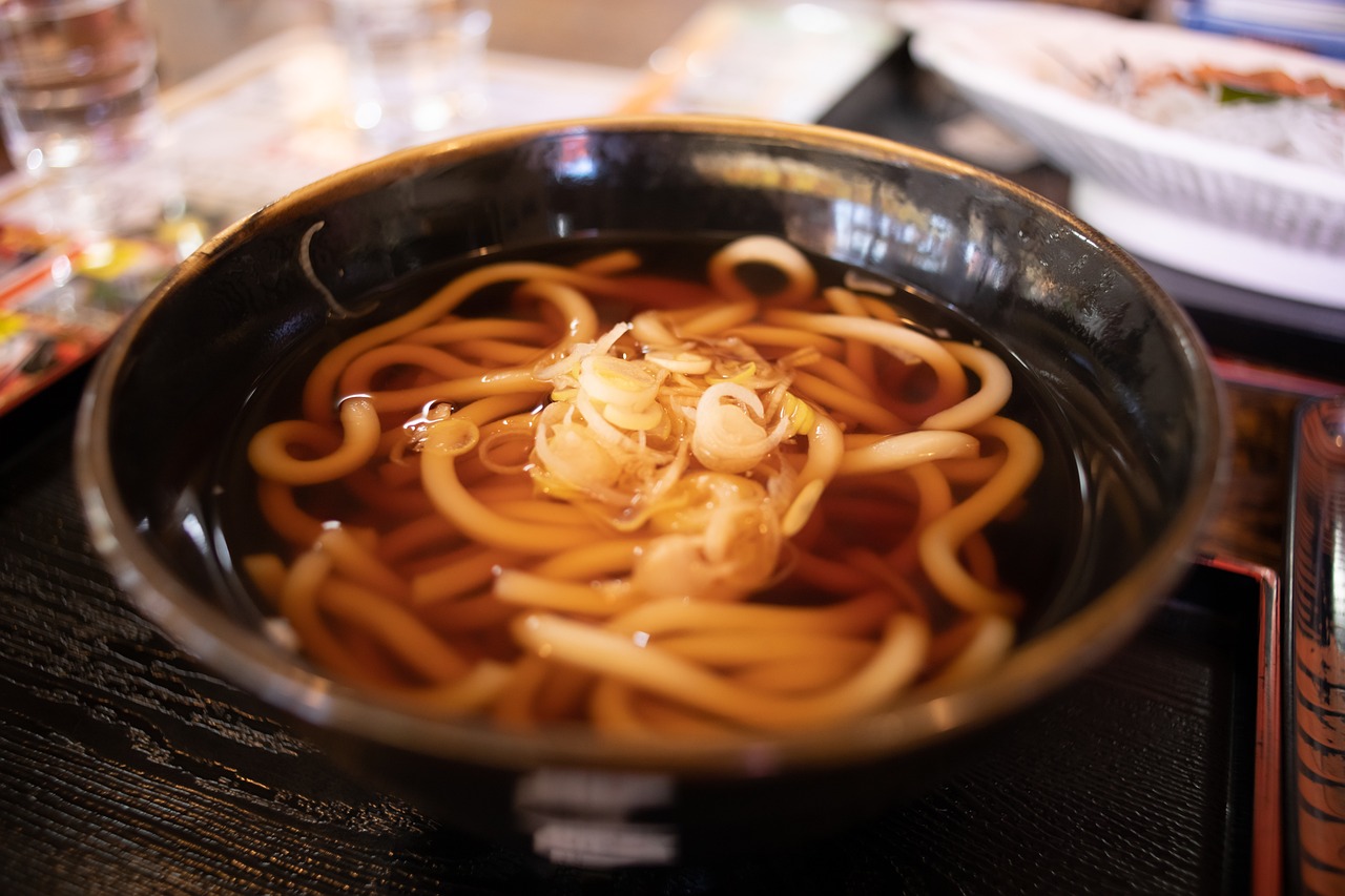 夢占いでうどんの夢の意味とは？吉夢それとも悪夢？温かい、冷たい、食べる、恋人、パートナー、友達、食べられない、美味しくない、注文など