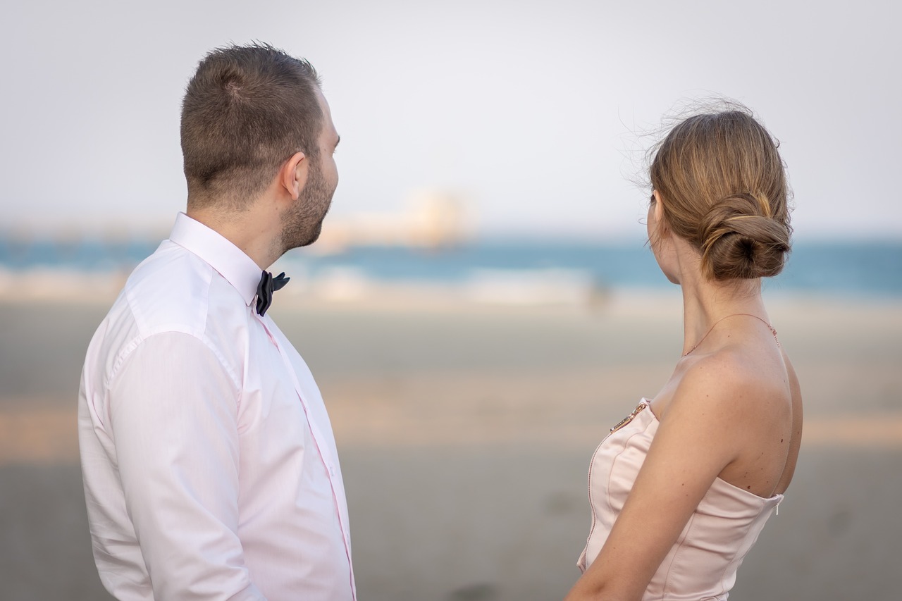 夢占いで知り合いの夢の意味とは？結婚、殺される、話す、成功、告白、大けがなど