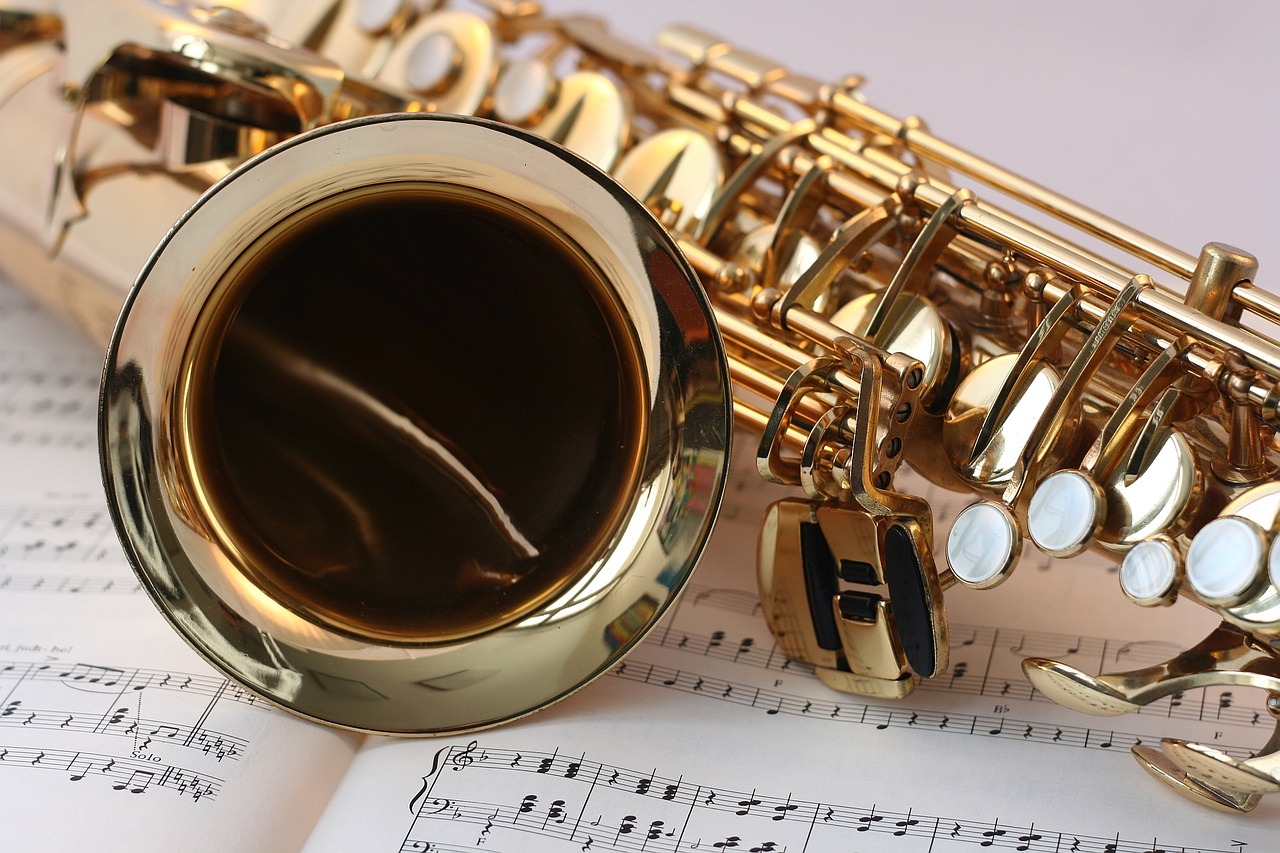 夢占いで音楽の夢の意味とは？ 明るい、暗い、騒がしい、不快、楽しい、演奏など
