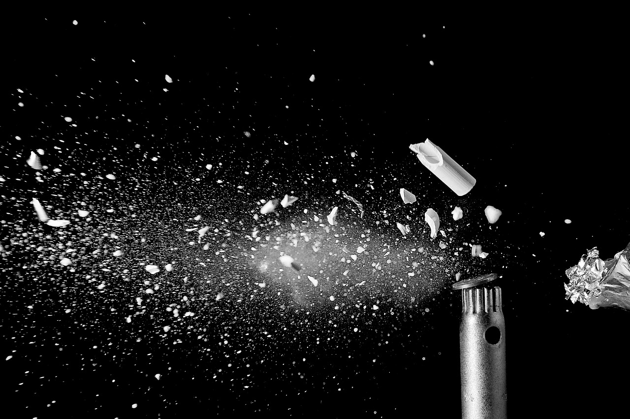 夢占いで撃たれる夢の意味とは？吉夢それとも悪夢？痛みを感じない、血が出ない、意識がなくなる、死ぬ、死なない、異性、友達、家族、恋人、パートナーなど