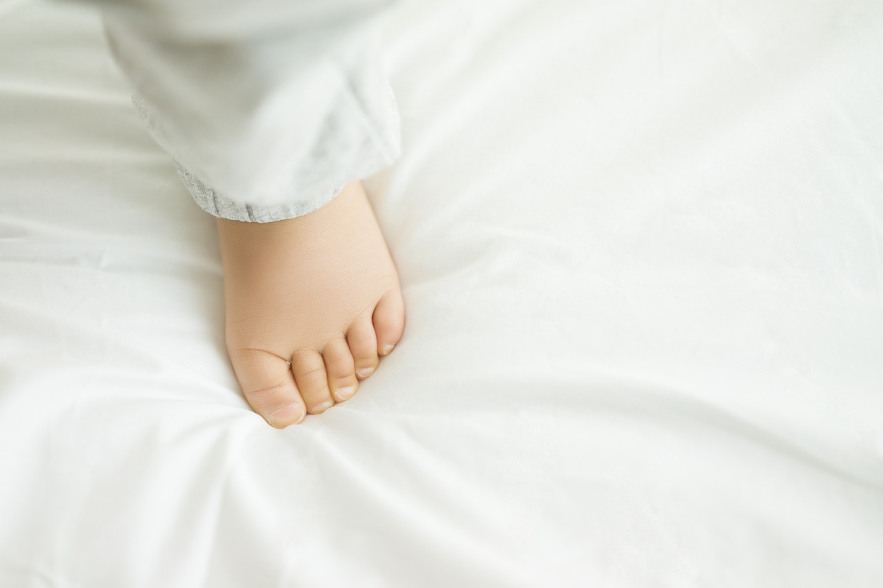 「足の一部が熱く感じる」というスピリチュアルメッセージの意味とは？体の声に耳を傾けよう