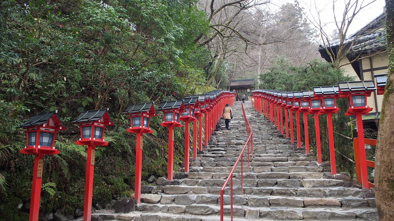 貴船神社のスピリチュアルな意味とは？神様からのメッセージを受け取る神秘的なパワースポット